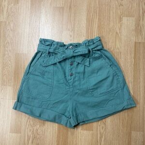Love Tree High-Waisted Green Shorts with Bow